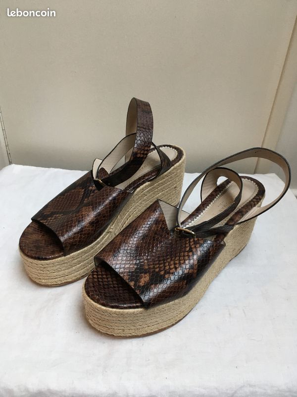 Sandales compensées simili cuir écailles Zara TBE