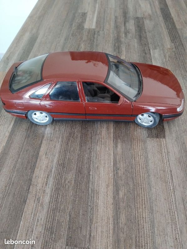 Renault Safrane Miniature Solido 1/18 – Bleu/Vert, Collection – Sans Boîte
