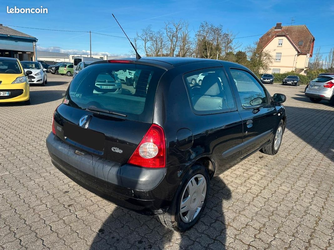RENAULT Clio II 3 Portes Phase 2 1.2 i 60 cv (image 3)