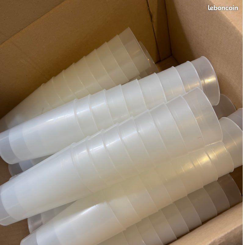 Lot goblet plastique (image 1)