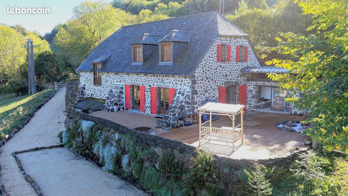 Maison 7 pièces 224 m² · à Saint-Projet-de-Salers · 224 m² · 372 000 €