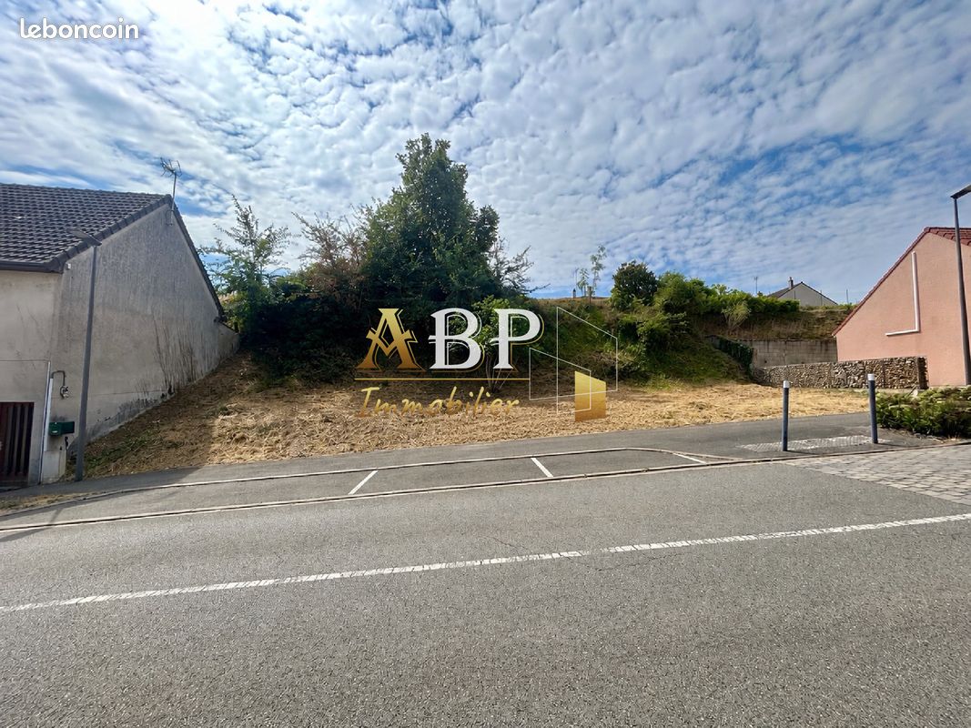 Terrain 608 m² · à Saint-Denis-Lanneray · 608 m² · 46 800 €