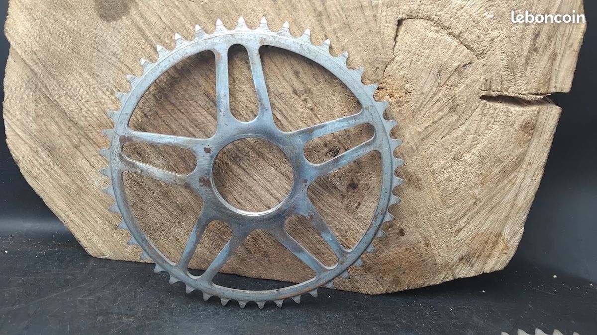 Plateau Vélo Acier 46T Ancien – Pédalier Vintage Peugeot – Années 1930 – NOS