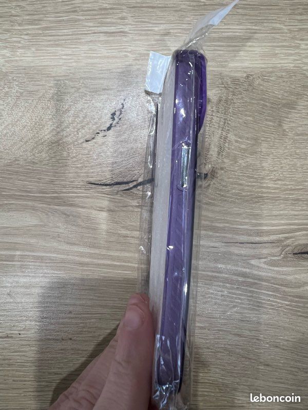 Coque Stone Island neuve violet pour iPhone 16e