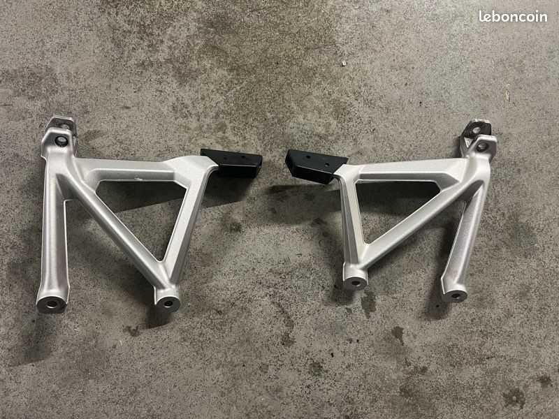 Support Cale-Pied BMW R1200GS / R1250GS – Repose-Pieds Alu CNC 2013-2019, Plusieurs Couleurs, Installation Facile