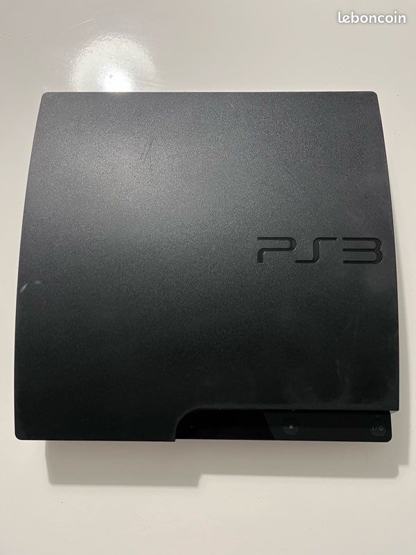 PS3 slim (image 1)