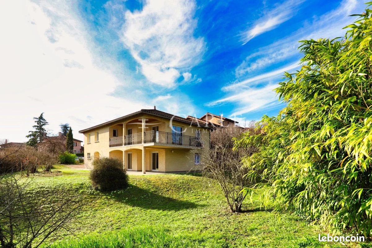 Maison 8 pièces 157 m² · à Genas · 157 m² · 669 000 €