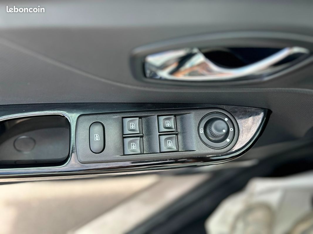 Renault CAPTUR Intens (image 31)
