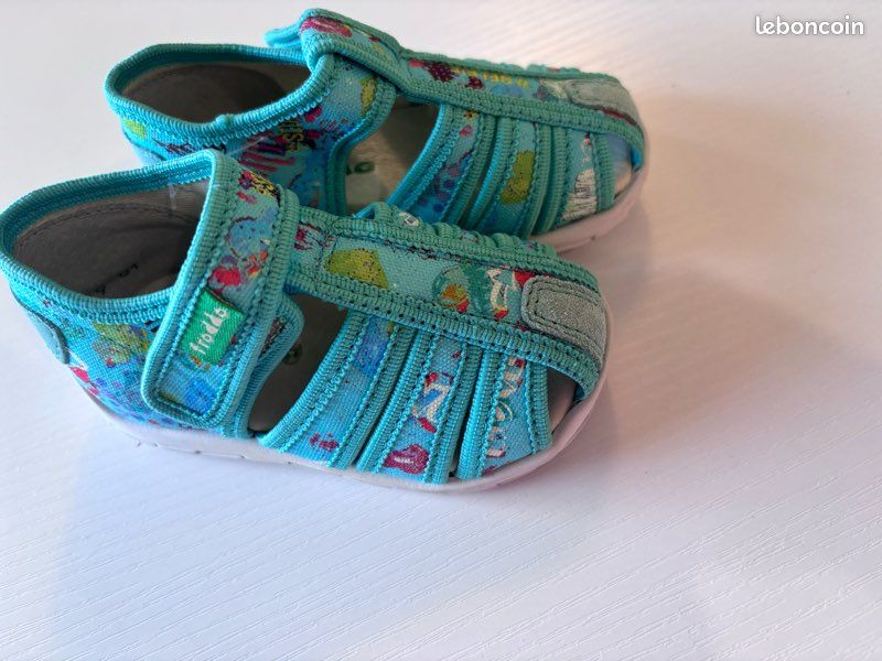 Chaussures bébé fille ou garçon neuf taille 19 (image 2)