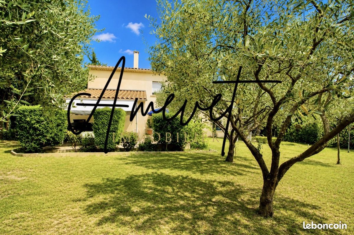 Maison 11 pièces 217 m² · à Saint-Saturnin-lès-Avignon · 217 m² · 483 000 €
