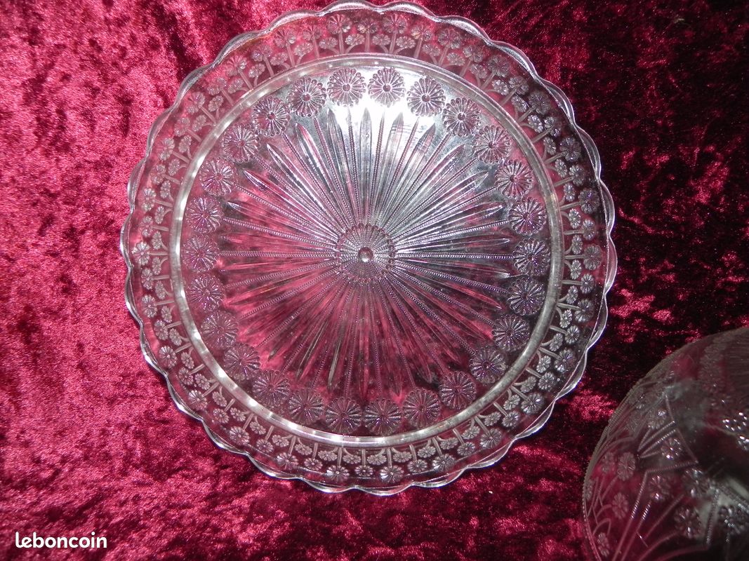 Belle ancienne cloche à fromage en verre moulé (image 15)