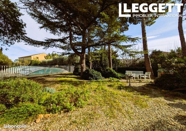 https://img.leboncoin.fr/api/v1/lbcpb1/images/93/2a/e8/932ae8bf86d4183df3619256610d545aa1c0290a.jpg?rule=ad-image
