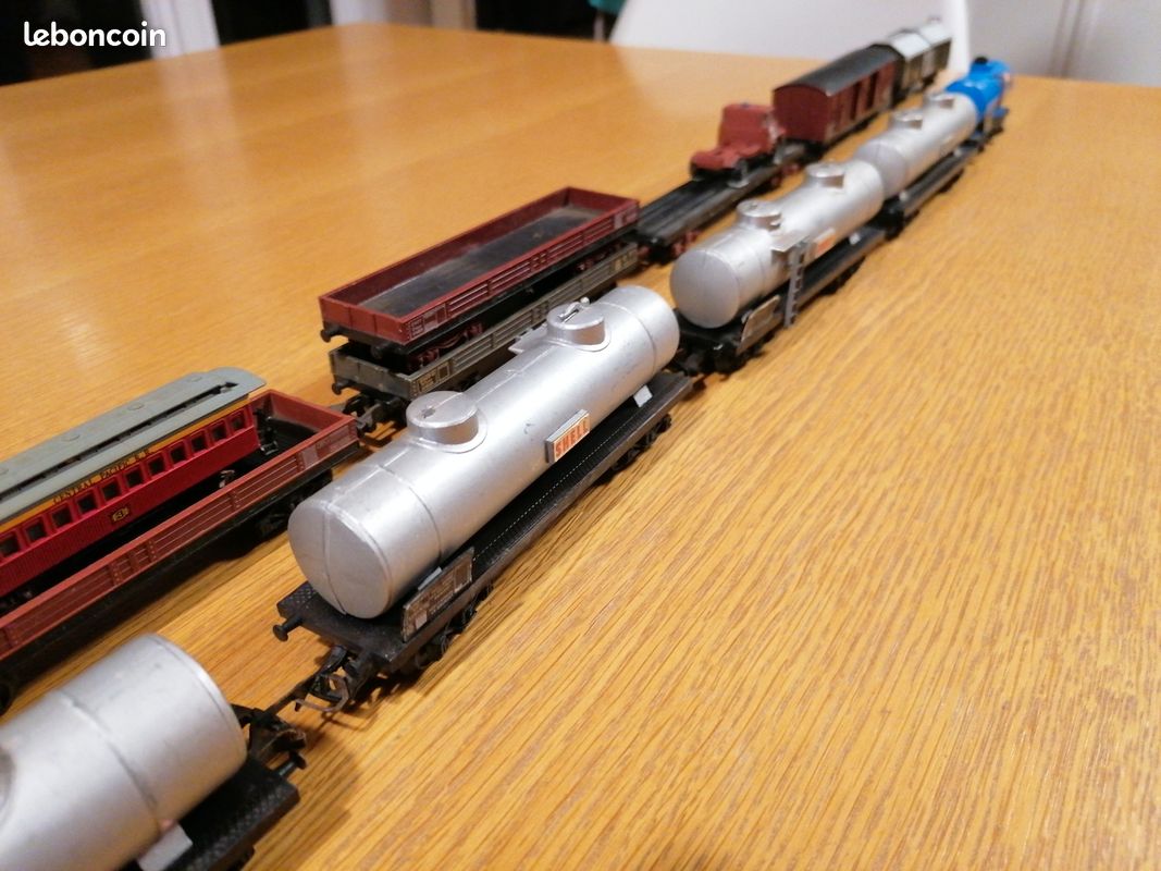 Lot 17 wagons miniatures de marque Jouef (image 3)