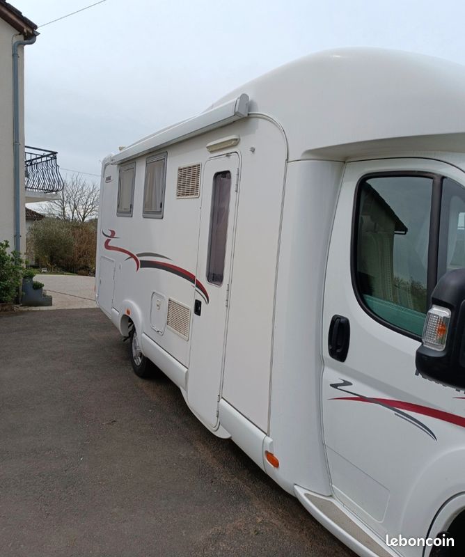 Camping car profilé (image 2)