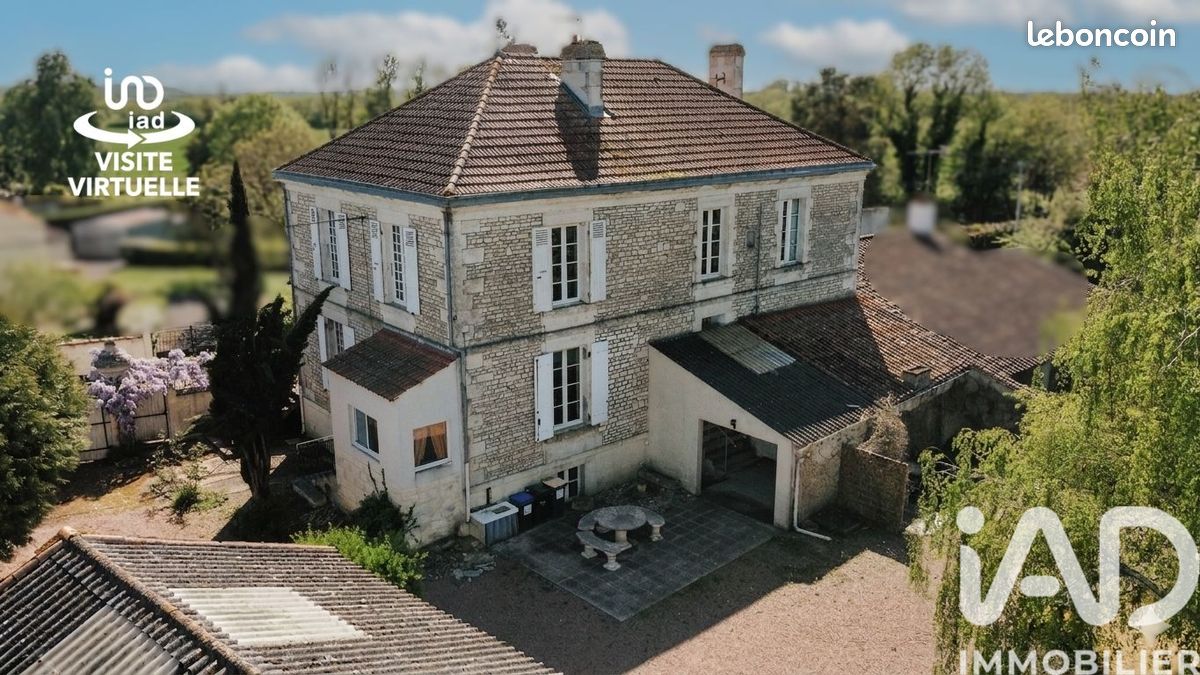 Maison 7 pièces 172 m² · à Les Velluire-sur-Vendée · 172 m² · 225 000 €