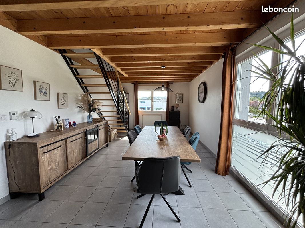 Appartement 5 pièces 93 m² · à Mathay · 93 m² · 790 €/mois