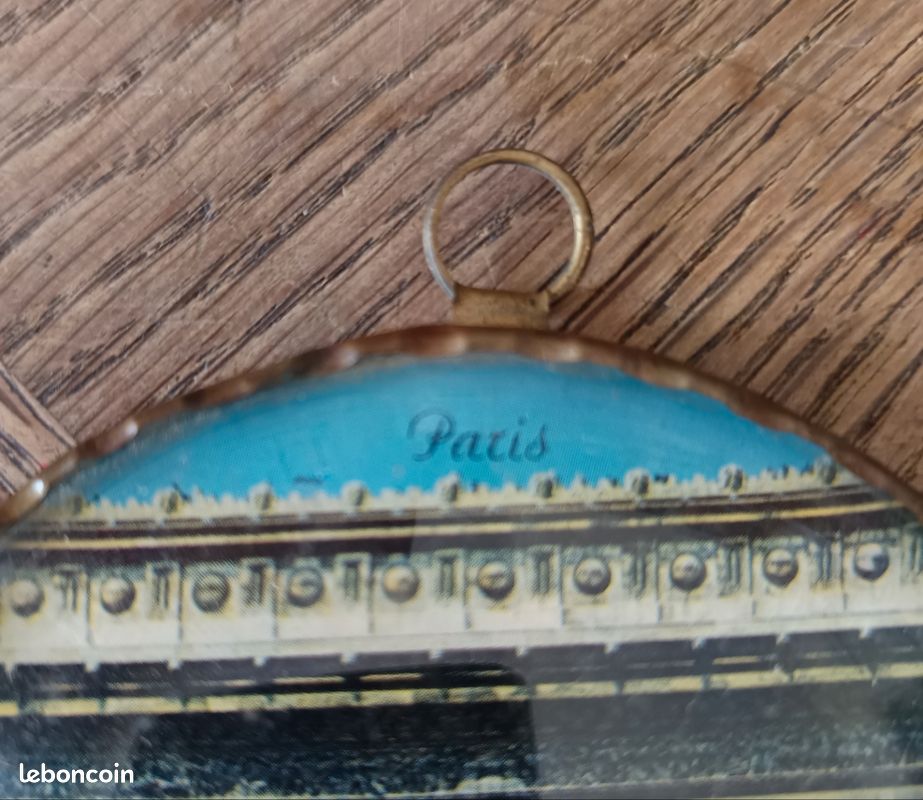 Médaillon souvenir vintage Paris - Arc de Triomphe sous face bombée (image 7)