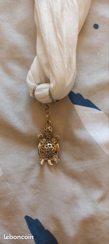 Foulard bijou tortue (image 2)