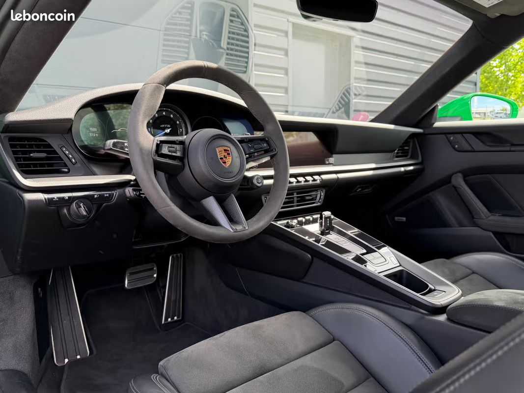 Porsche 911 Carrera 4 GTS PDK (image 3)