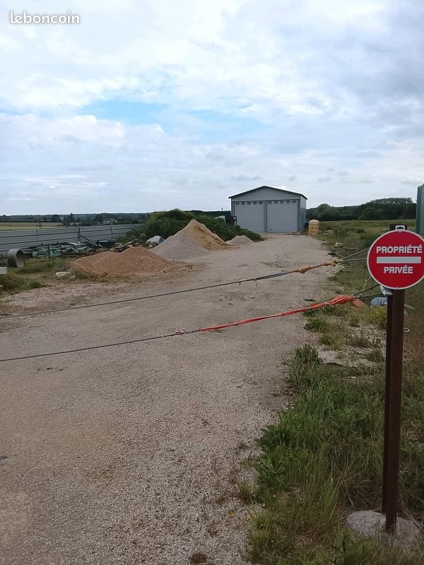 Terrain avec hangar · à Le Controis-en-Sologne · 78 000 €