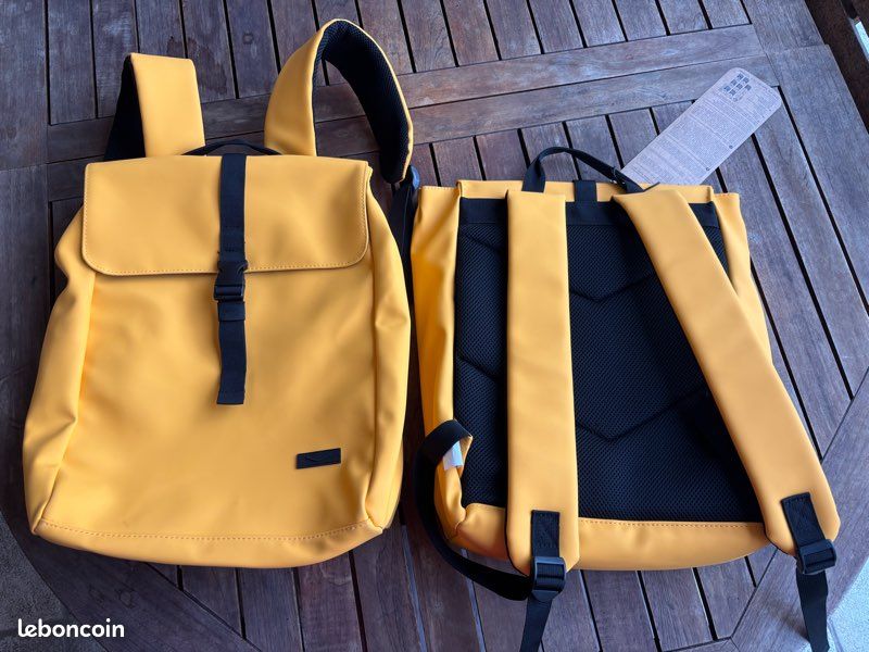 Sac à dos jaune (image 1)