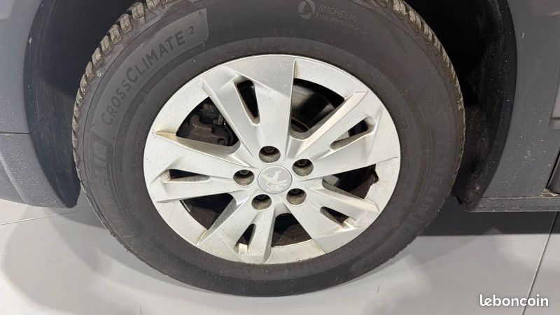 Peugeot RIFTER BLUEHDI 130CH S&S STANDARD GT LINE EAT8 (image 32)
