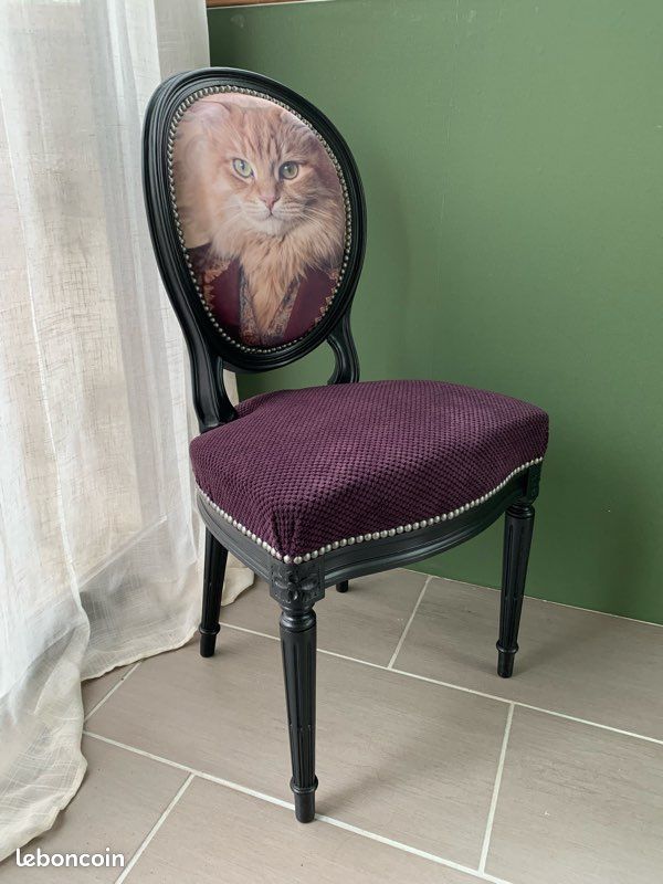 Chaise médaillon chat en costume (image 3)