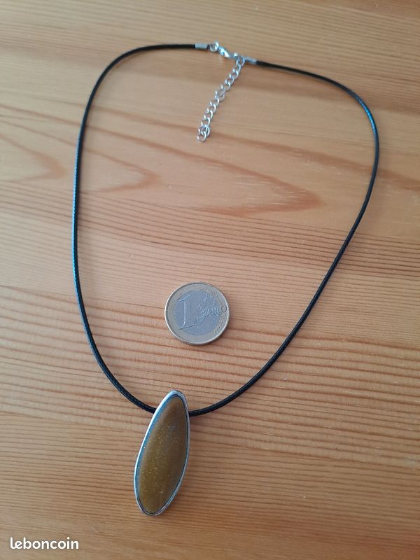 Collier avec pendentif en métal émaillé neuf (image 1)