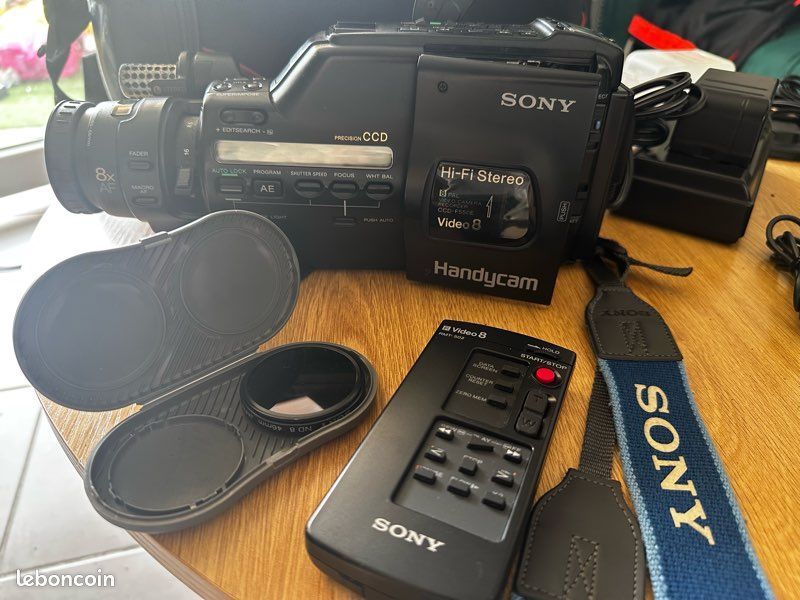 Sony Handycam Video 8 CCD-F550E + accessoires – Vintage (image 7)