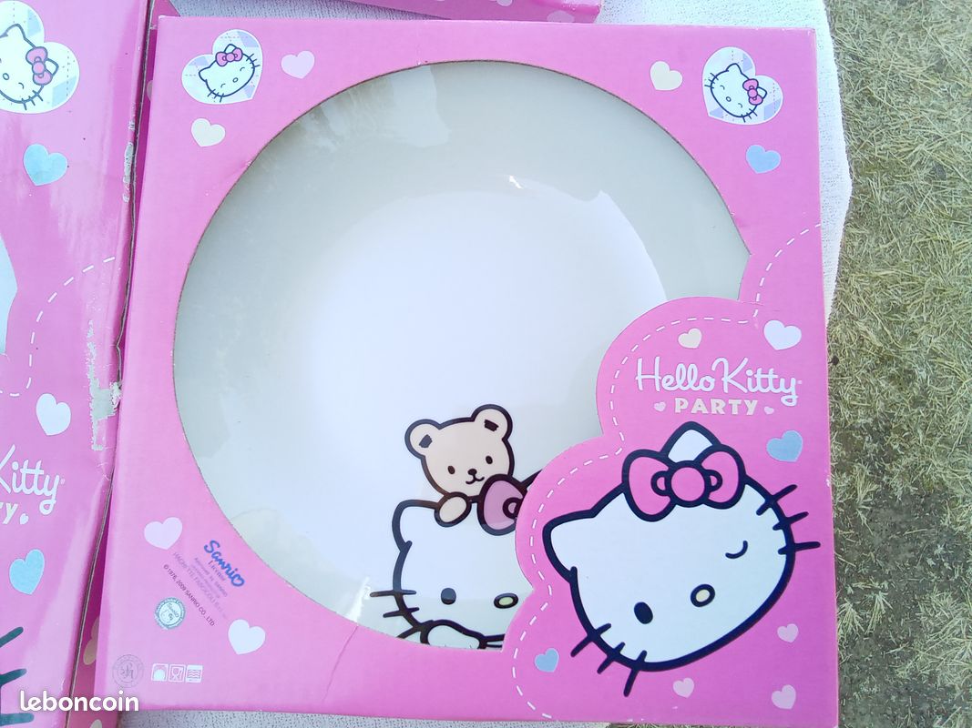 Lot de vaisselle Hello Kitty Party neuf vintage (image 11)