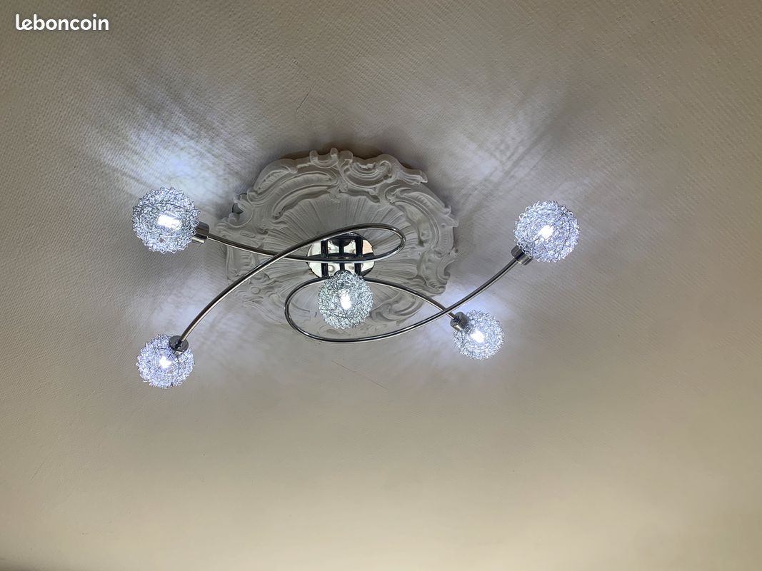 Plafonnier / Lustre moderne avec ampoules (image 1)