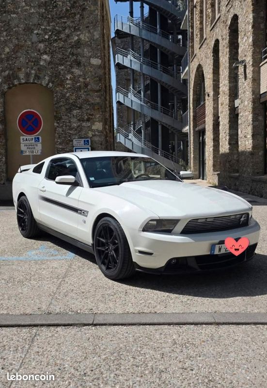 Ford Mustang GT CS 2011 V8 5.0l (image 1)