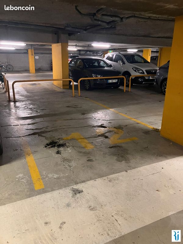Parking/box ROUEN · 108 €/mois