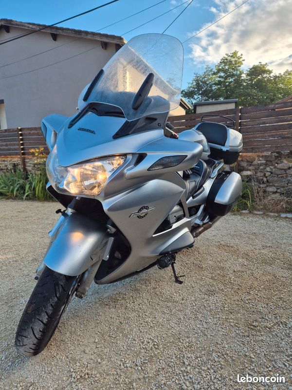Vends ou échange Honda Pan European (E85) (image 1)