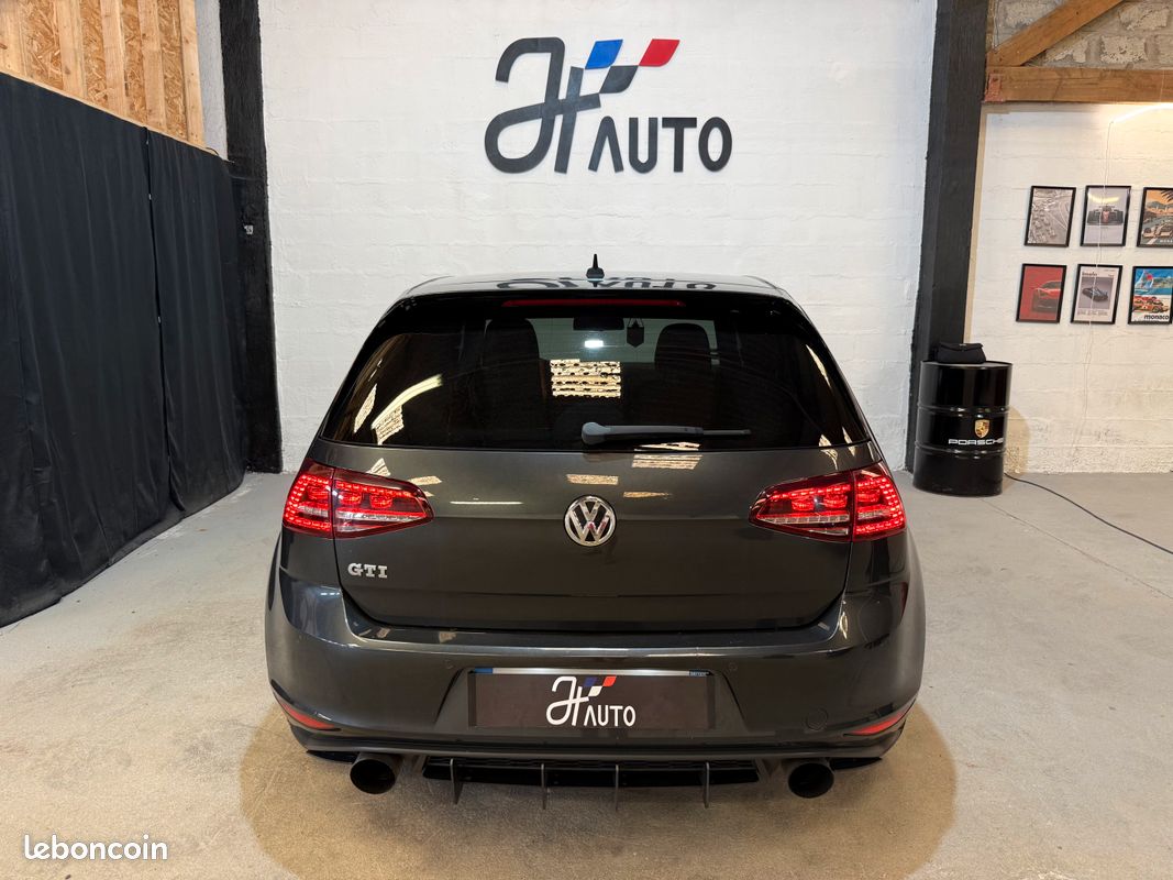 Volkswagen Golf VII GTI 2.0 TSI DSG 220 CV | SIÈGES CHAUFFANTS | JANTES 18" | ÉTRIERS DE FREINS ROUGE (image 4)