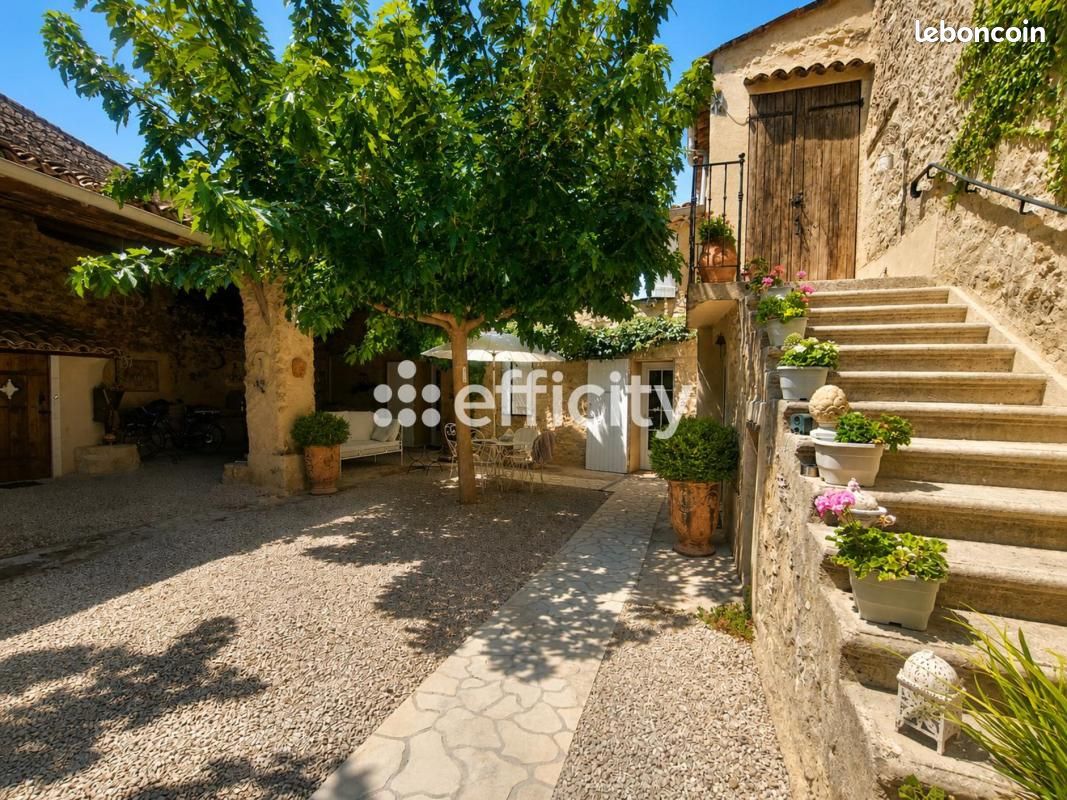 Maison 6 pièces 160 m² · à Saint-Martin-de-la-Brasque · 160 m² · 379 000 €
