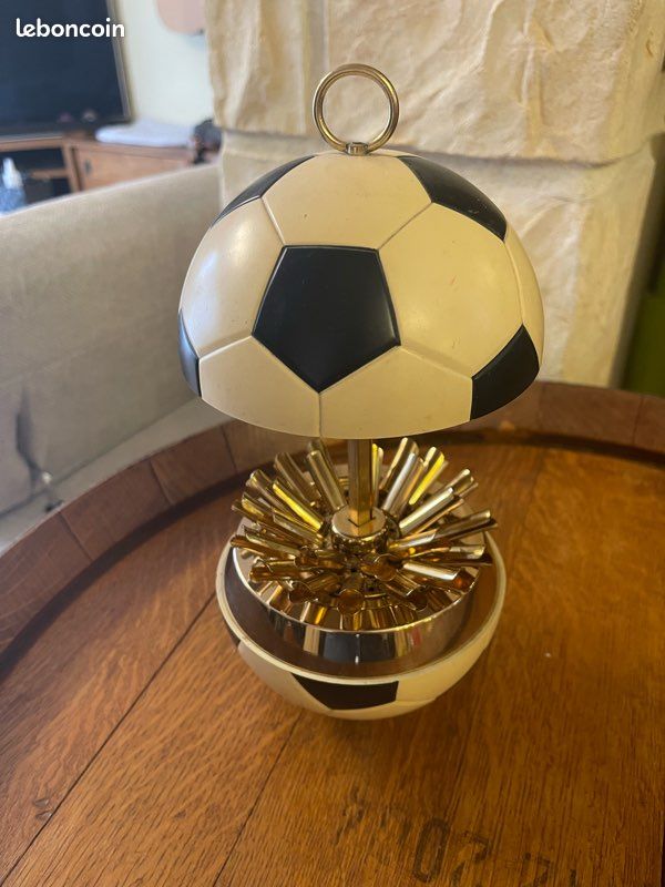 football cigarette holder Porte cigarette vintage en forme de ballon de foot