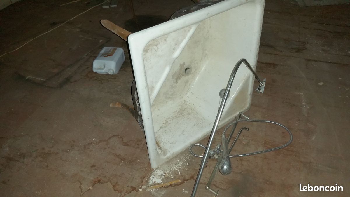 Ancienne baignoire en fonte avec ces accesoires (image 1)