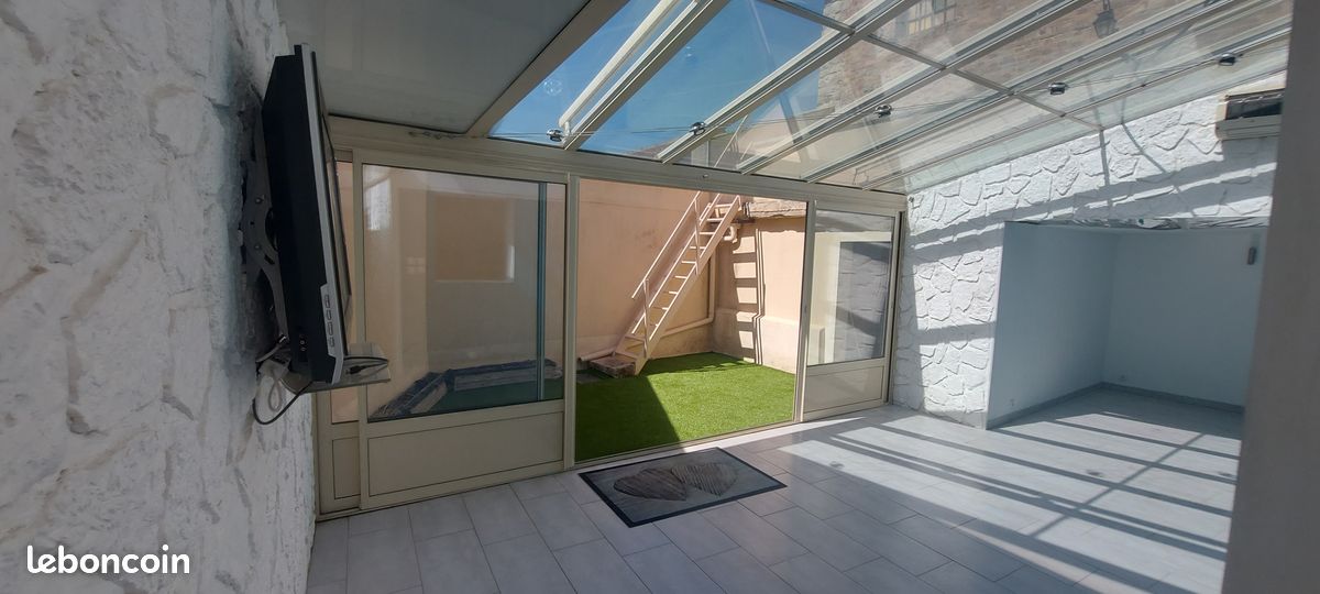 Maison 9 pièces 250 m² · à Chéroy · 250 m² · 165 000 €