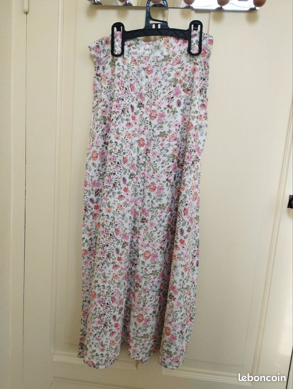 Jupe longue à fleurs boutonnée (image 1)