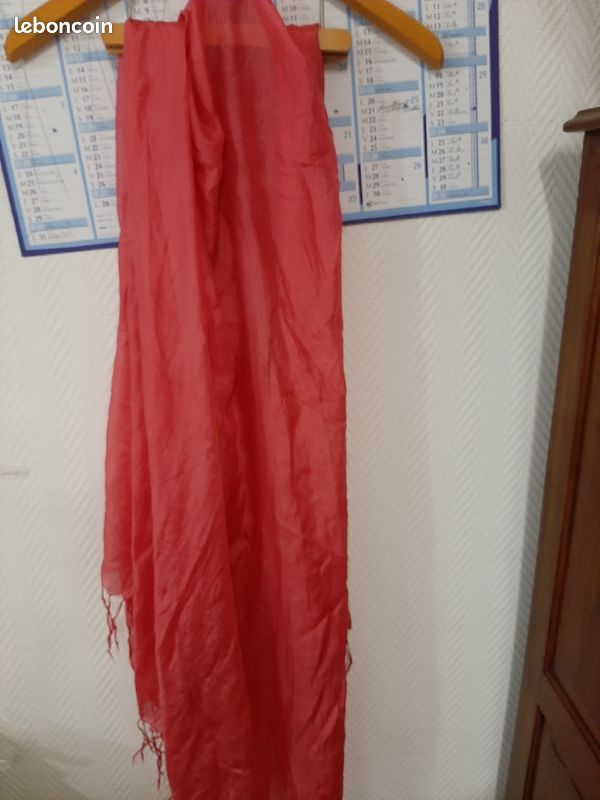 Un jolie foulard grand 38 (image 1)