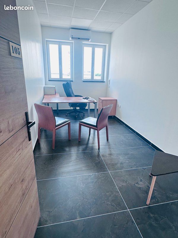 Local commercial 1 pièce 20 m² · à Saint-Priest · 20 m² · 300 €/mois
