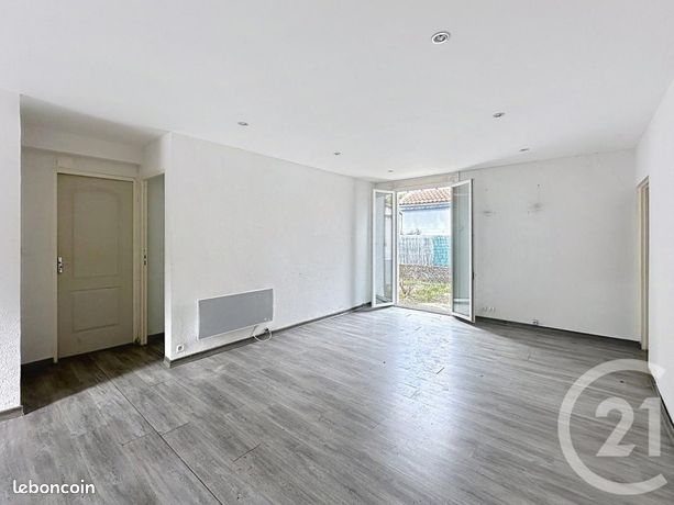 https://img.leboncoin.fr/api/v1/lbcpb1/images/93/48/45/934845c8abebceefafe57a8bb7615b01c146276e.jpg?rule=ad-image