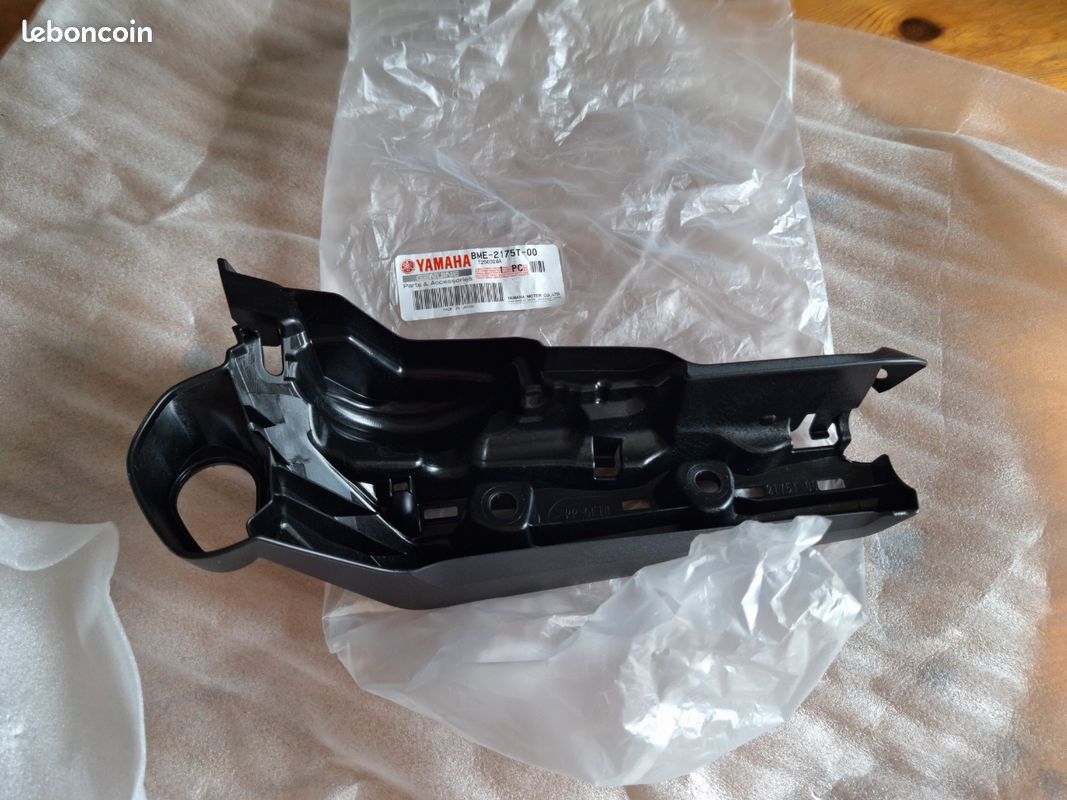 Support d'écope de radiateur gauche MT-09 (image 2)