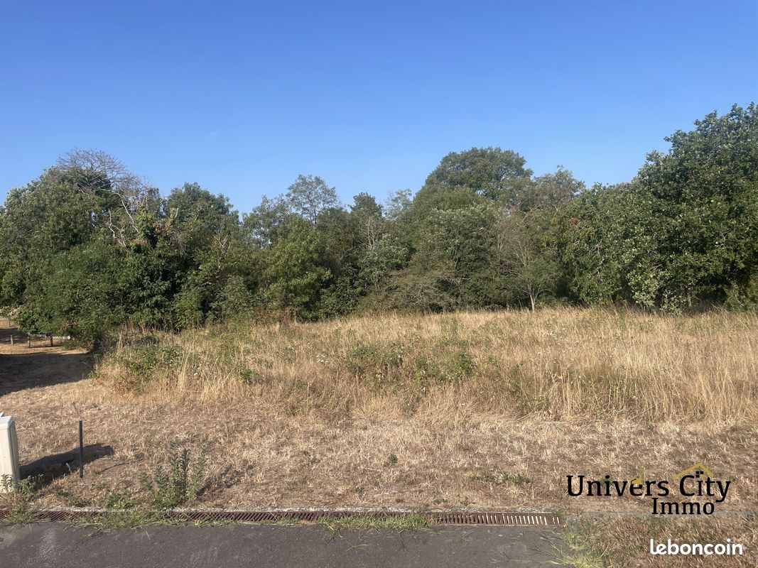Terrain 819 m² · à Corcoué-sur-Logne · 819 m² · 75 000 €