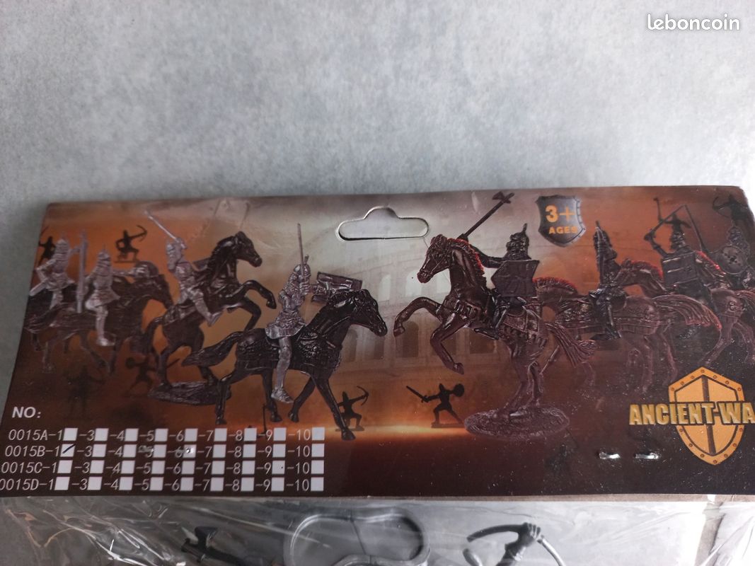 Lot neuf d'une quinzaine de chevaliers, archers, soldats (image 1)