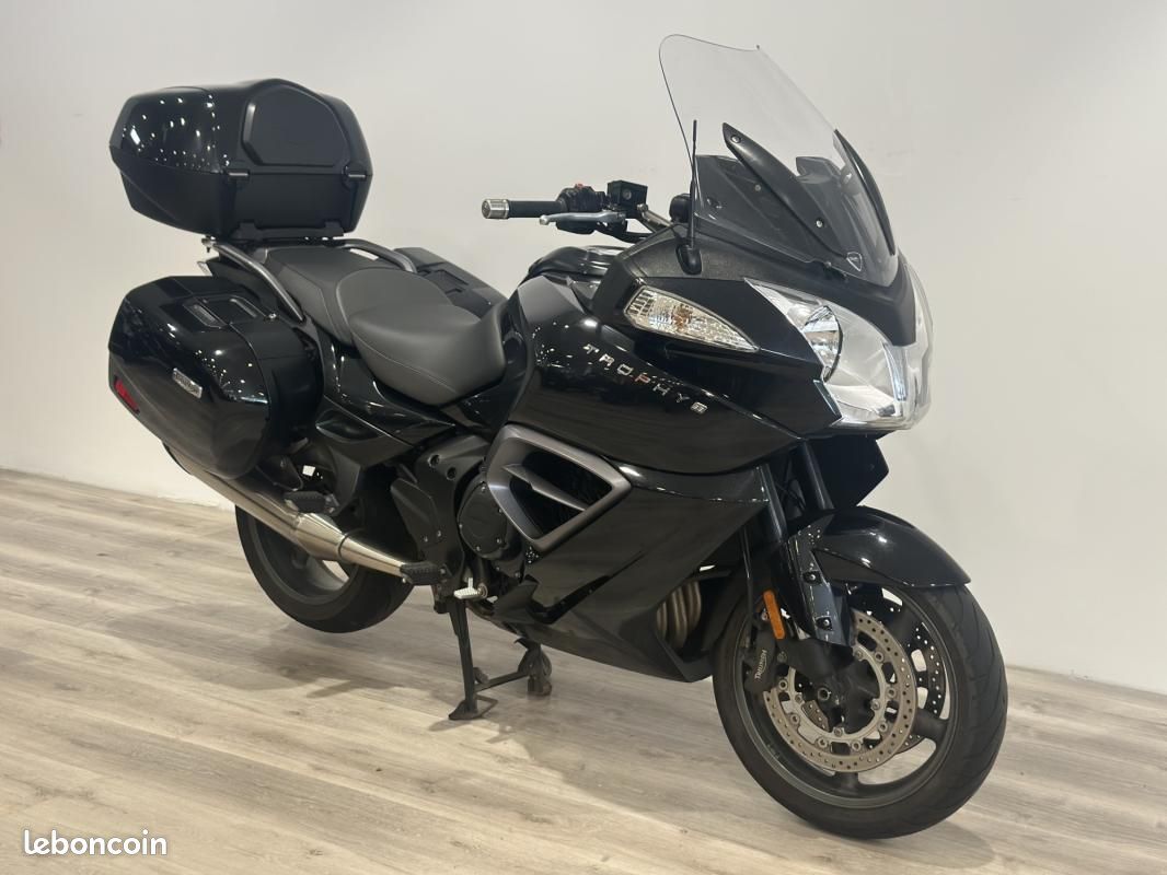Triumph TROPHY 1215 SE (image 1)
