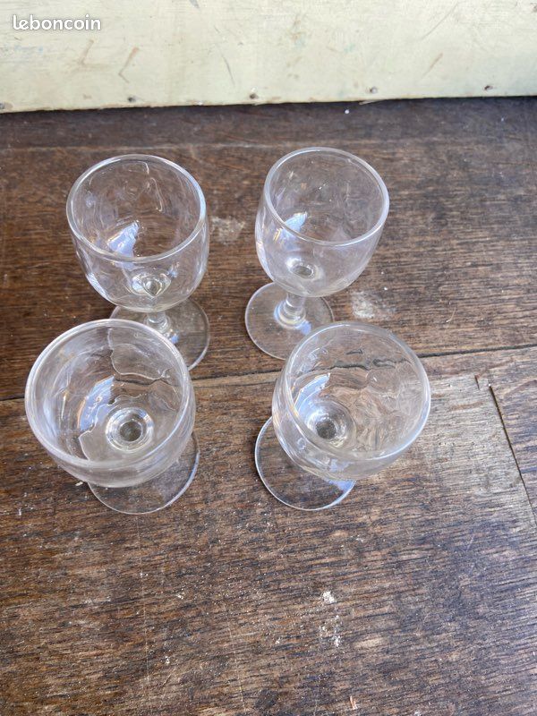 Lot de 4 verres à liqueur à pied (image 2)