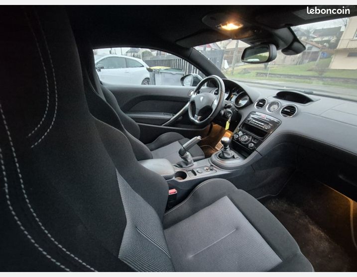 Peugeot rcz 1,6 thp 156 ch / carnet et factures d’entretiens (image 5)
