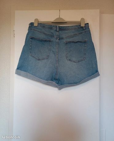 Short Femme BDG En Jean Bleu Coupé – Taille 30 – À Boutons Et Poches